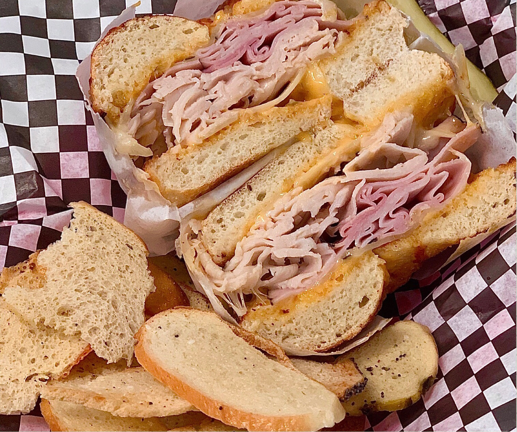 Monte Cristo lunch sandwich with bagel chips